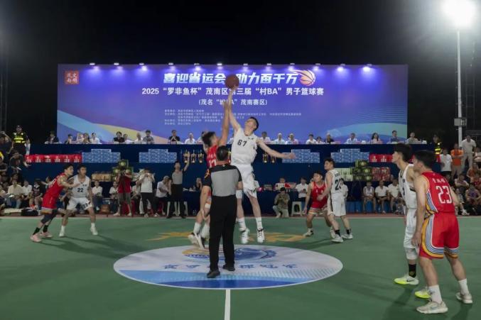 莱万多夫斯基意外战胜FPX，大比分获胜引爆全场！(莱万多夫斯基人品)