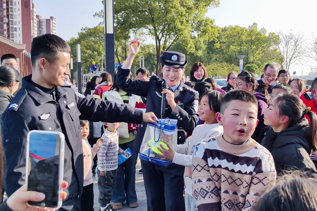 北京首钢训练开放日，赛后内部沟通引欢呼，德国杯在即，高层口径保持一致(七绝·炮打司令部引发的讨论)