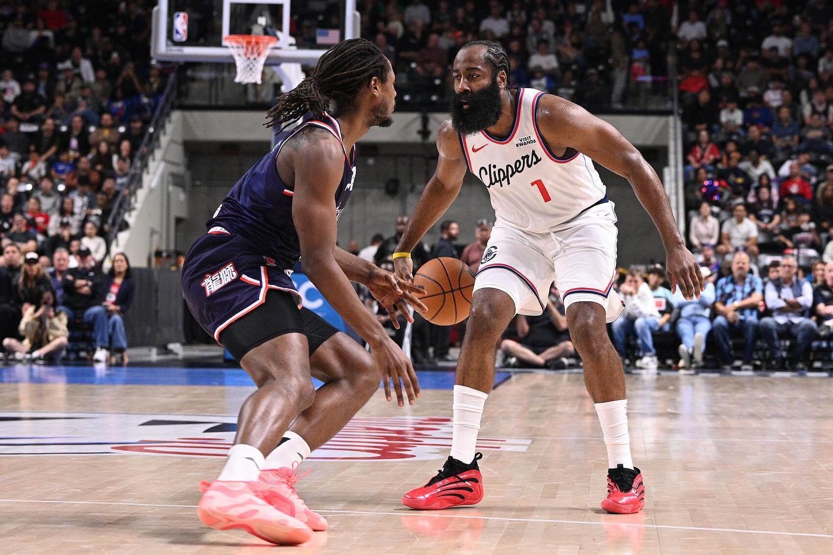 清晨广州队调整名单以备NBA总决赛；防线松动环节打磨；震撼外界；纪律约束更严格的简单介绍