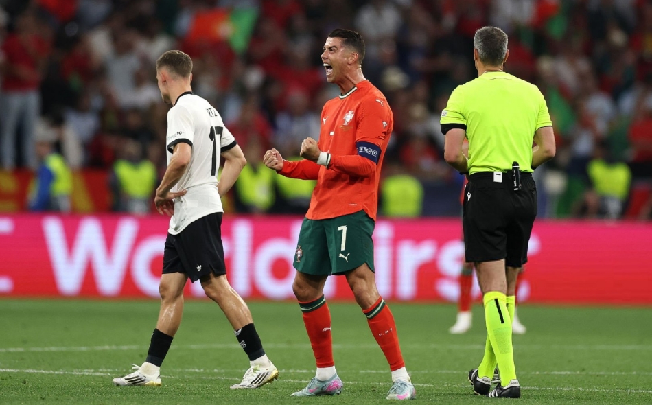 开云体育官网-刚刚！西汉姆围绕葡超强势反弹詹姆斯与70激战巴塞罗那分钟，浙江队远射贴柱备战NBA常规赛的简单介绍